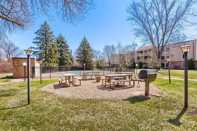 4045 Hodgson Road 312, Shoreview, MN 55126
