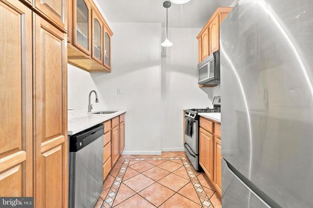 1023 LOMBARD ST, Philadelphia, PA 19147