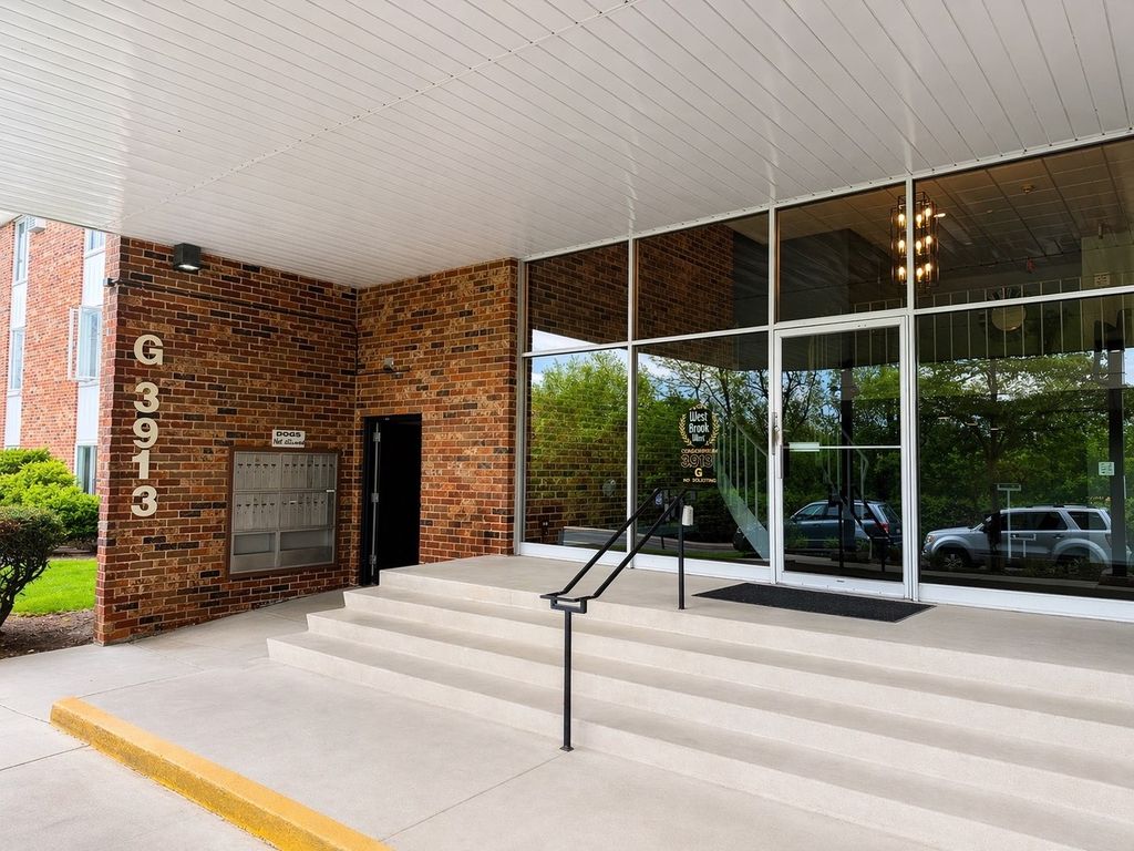 3913 Saratoga Avenue 117, Downers Grove, IL 60515 — photo 2