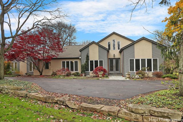 11 Lakewood Drive, Bannockburn, IL 60015