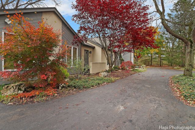 11 Lakewood Drive, Bannockburn, IL 60015