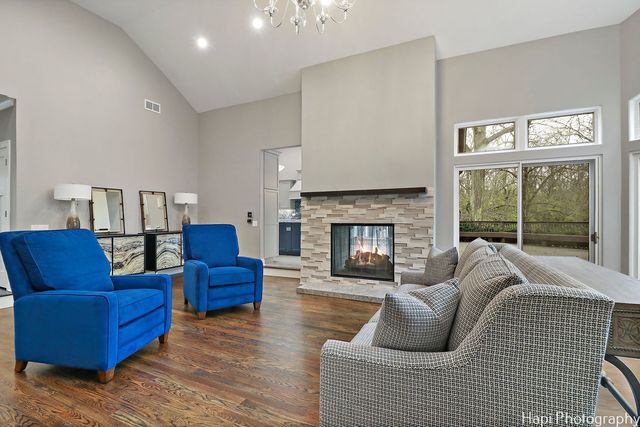 11 Lakewood Drive, Bannockburn, IL 60015