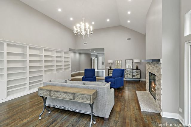 11 Lakewood Drive, Bannockburn, IL 60015