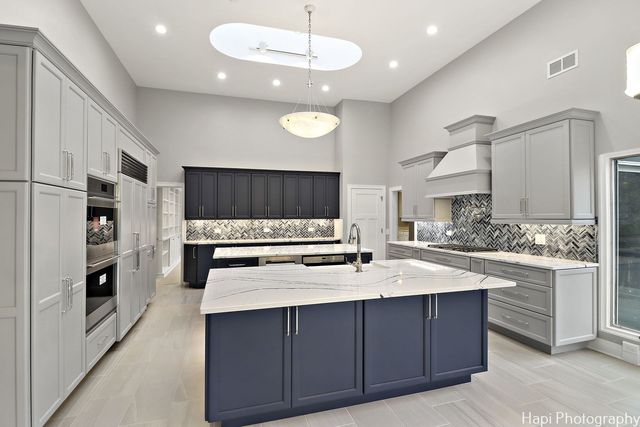 11 Lakewood Drive, Bannockburn, IL 60015