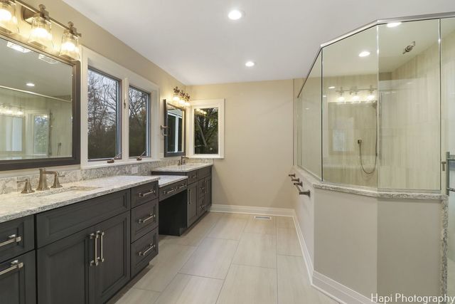 11 Lakewood Drive, Bannockburn, IL 60015