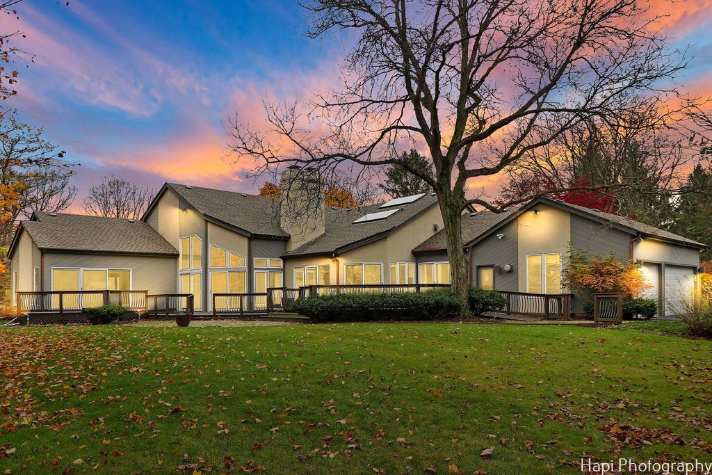 11 Lakewood Drive, Bannockburn, IL 60015