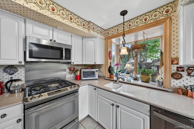 48 Farries Avenue, Florida, NY 10921