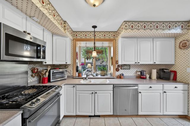 48 Farries Avenue, Florida, NY 10921