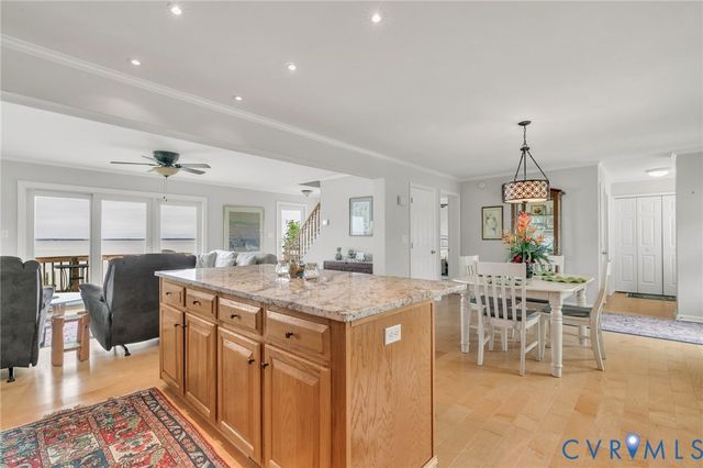 31 Waterway Dr, Montross, VA 22520