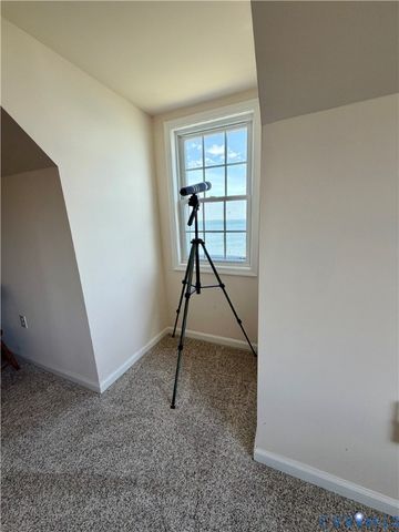 31 Waterway Dr, Montross, VA 22520
