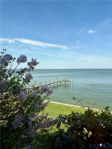 31 Waterway Dr, Montross, VA 22520