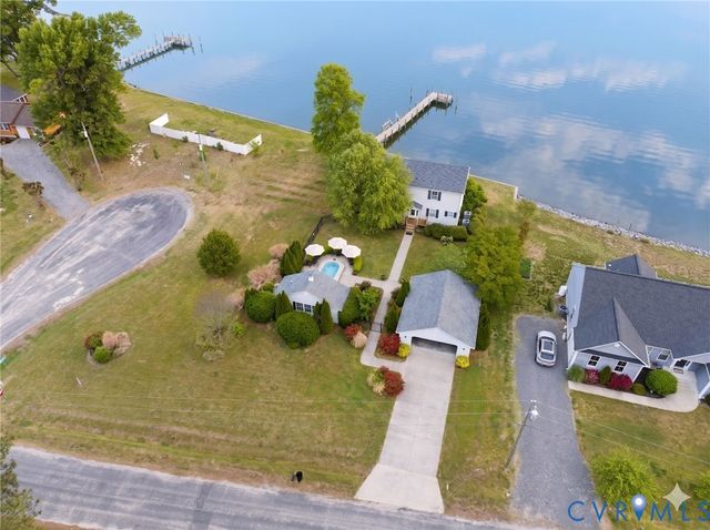 31 Waterway Dr, Montross, VA 22520
