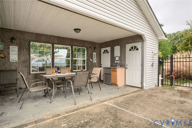 31 Waterway Dr, Montross, VA 22520