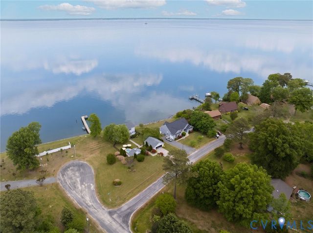 31 Waterway Dr, Montross, VA 22520