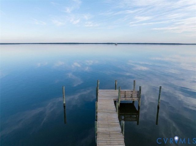 31 Waterway Dr, Montross, VA 22520