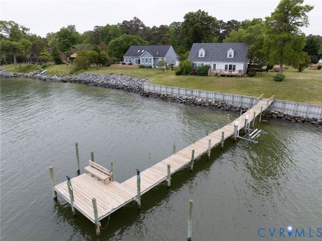 31 Waterway Dr, Montross, VA 22520