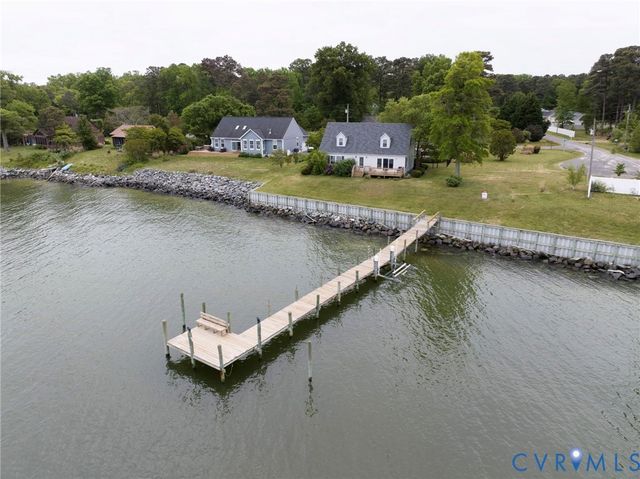31 Waterway Dr, Montross, VA 22520