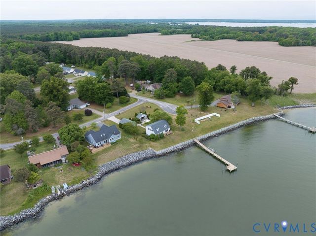 31 Waterway Dr, Montross, VA 22520
