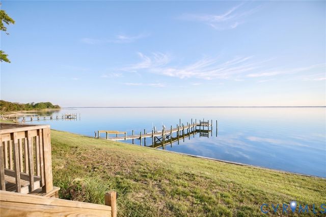 31 Waterway Dr, Montross, VA 22520