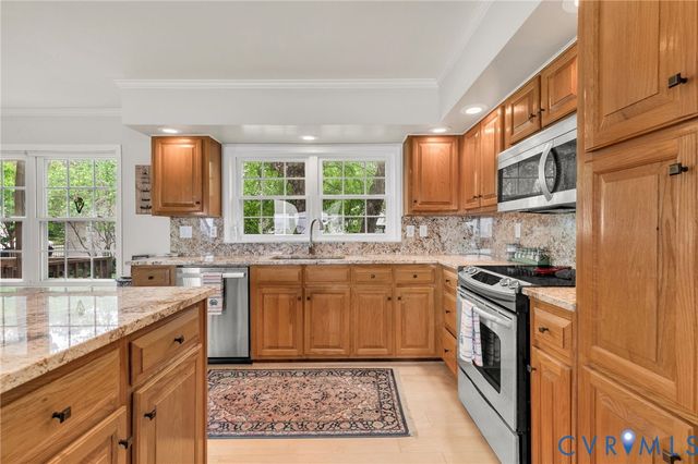 31 Waterway Dr, Montross, VA 22520