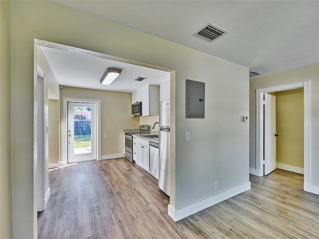 5208 NE 2nd Avenue, Oakland Park, FL 33334