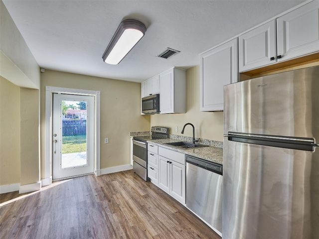 5208 NE 2nd Avenue, Oakland Park, FL 33334