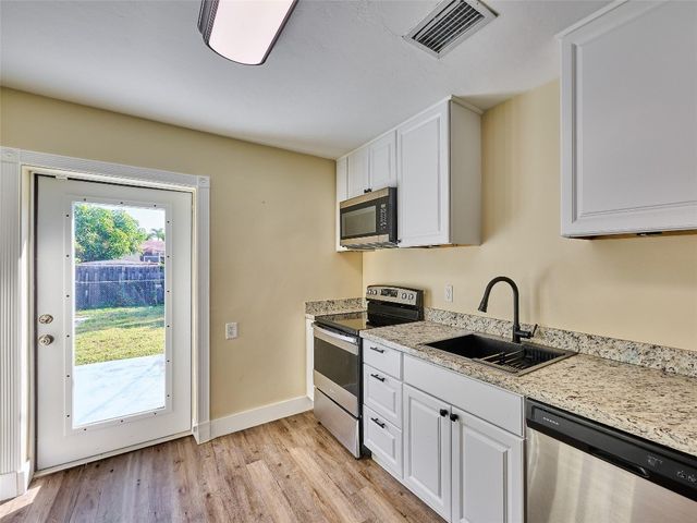 5208 NE 2nd Avenue, Oakland Park, FL 33334