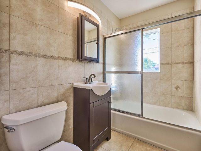 5208 NE 2nd Avenue, Oakland Park, FL 33334