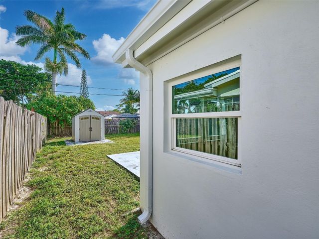 5208 NE 2nd Avenue, Oakland Park, FL 33334