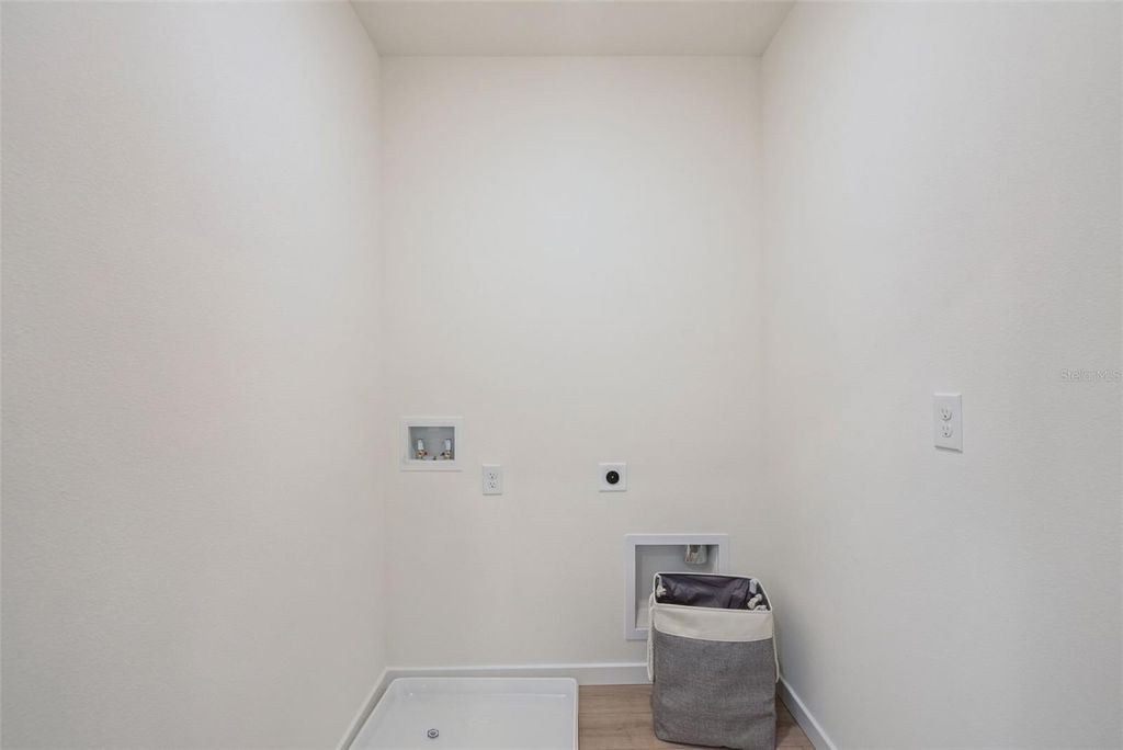 Image 15 of property listing at 3505 WYE OAK DRIVE, Apopka, FL 32703