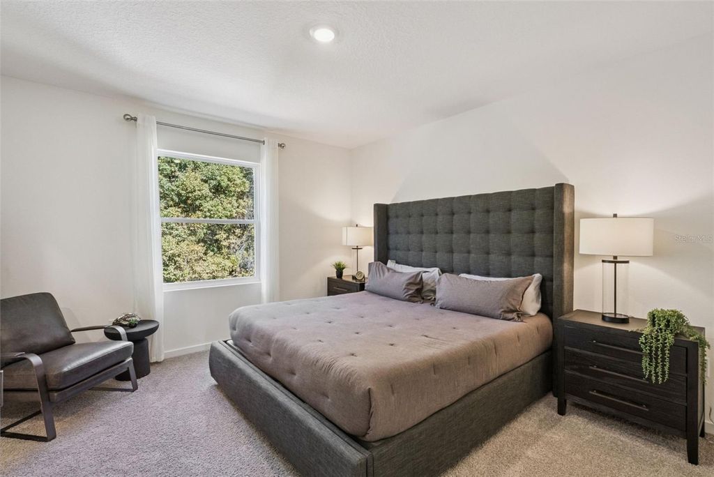 Image 6 of property listing at 3505 WYE OAK DRIVE, Apopka, FL 32703