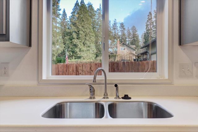 11195 Alpine Ln, Grass Valley, CA 95945