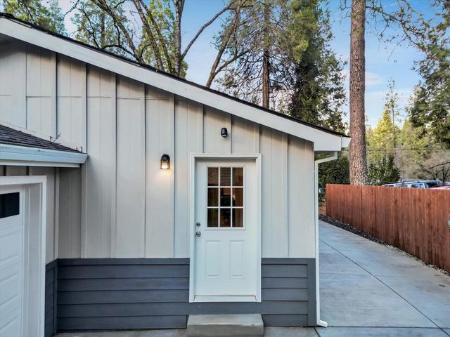 11195 Alpine Ln, Grass Valley, CA 95945