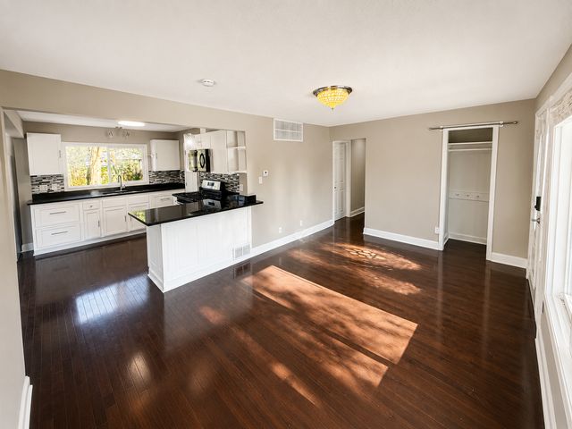 8401 14th Avenue S, Bloomington, MN 55425