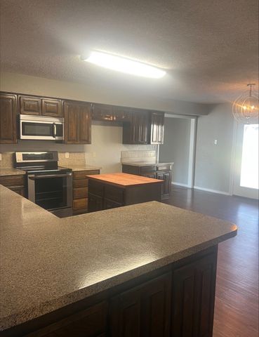 3012 Barrington Court, Arlington, TX 76014