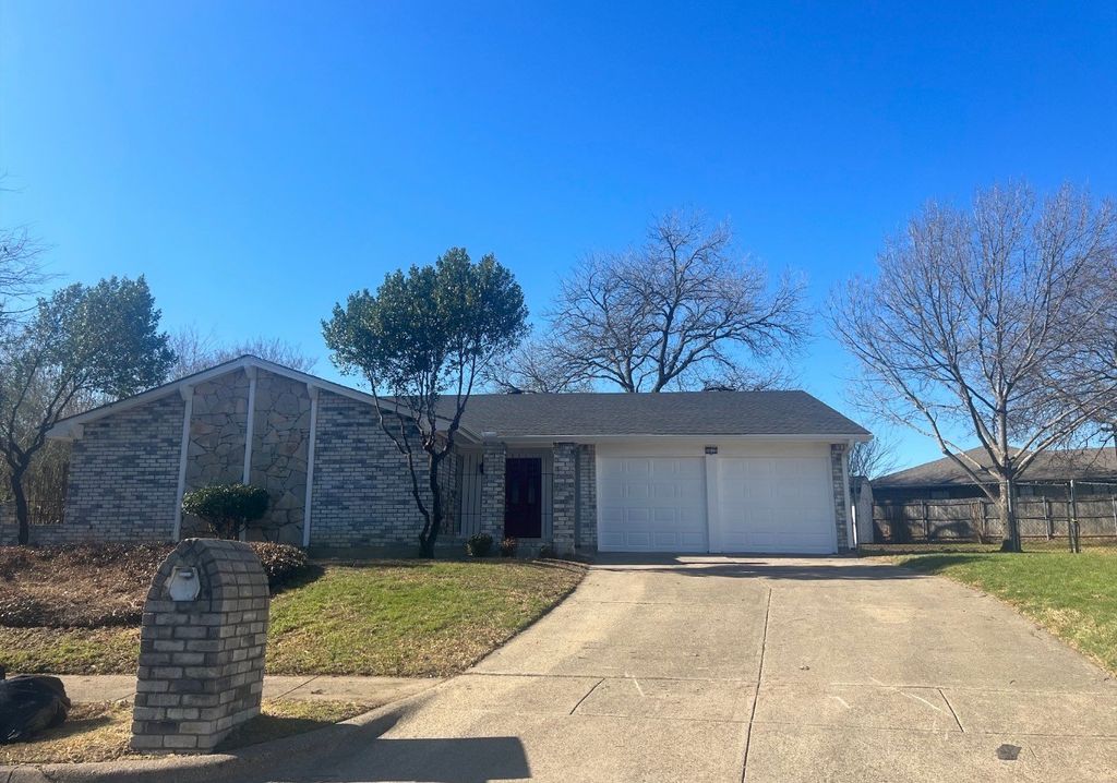 3012 Barrington Court, Arlington, TX 76014