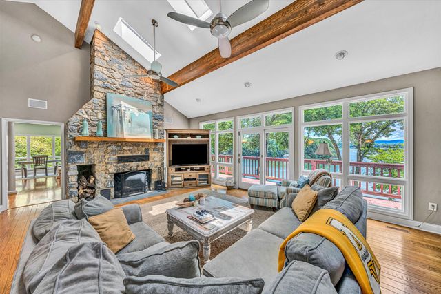 311 Morningwood LN, Wirtz, VA 24184