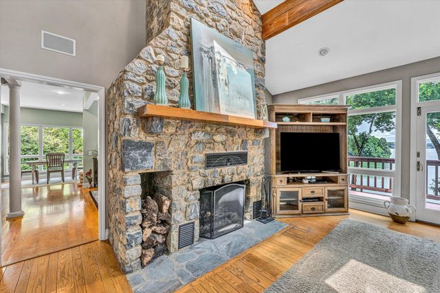 311 Morningwood LN, Wirtz, VA 24184