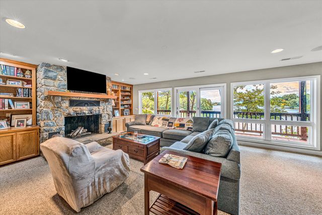 311 Morningwood LN, Wirtz, VA 24184