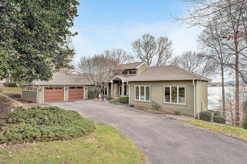 311 Morningwood LN, Wirtz, VA 24184