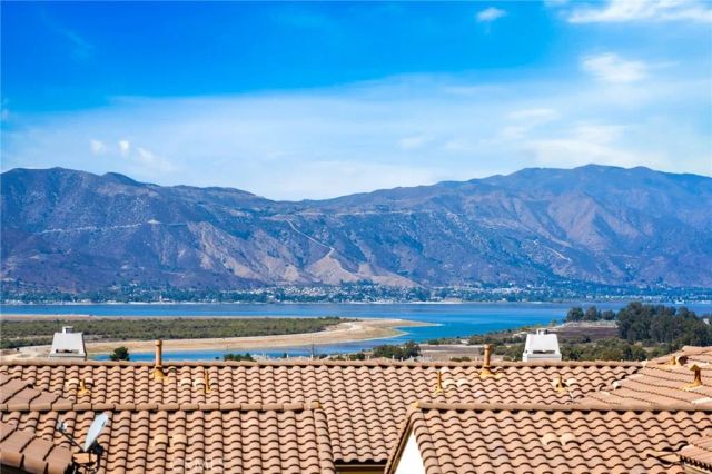 15427 Park Point 102, Lake Elsinore, CA 92532