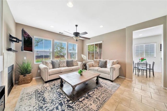 15427 Park Point 102, Lake Elsinore, CA 92532