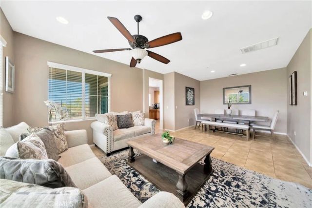 15427 Park Point 102, Lake Elsinore, CA 92532