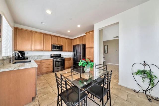 15427 Park Point 102, Lake Elsinore, CA 92532