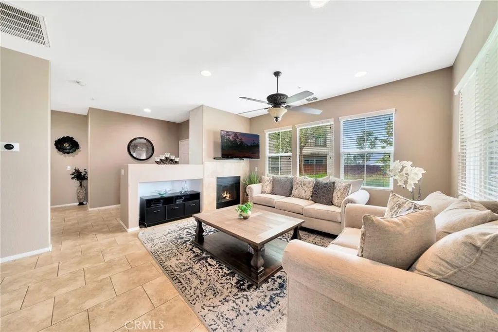 15427 Park Point 102, Lake Elsinore, CA 92532