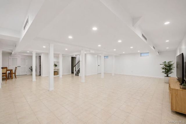 20931 39th Avenue, Bayside, NY 11361