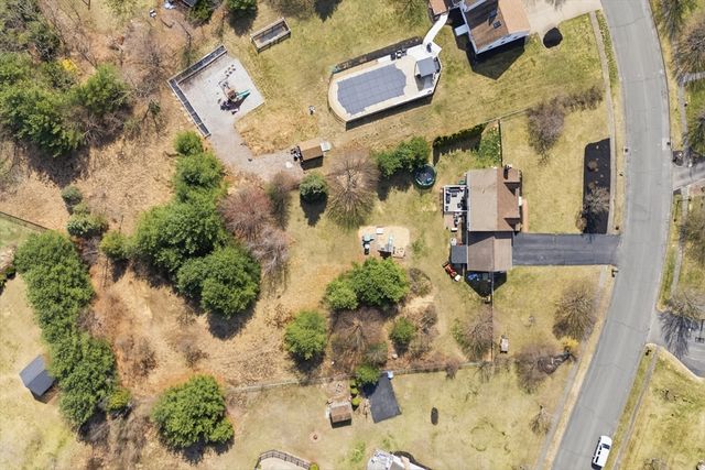 189 General Hobbs Rd, Holden, MA 01522