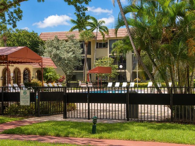 257 S CYPRESS Road 406, Pompano Beach, FL 33060