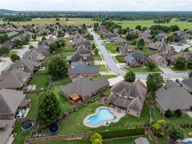 4201 Willowbend Drive, Rogers, AR 72758