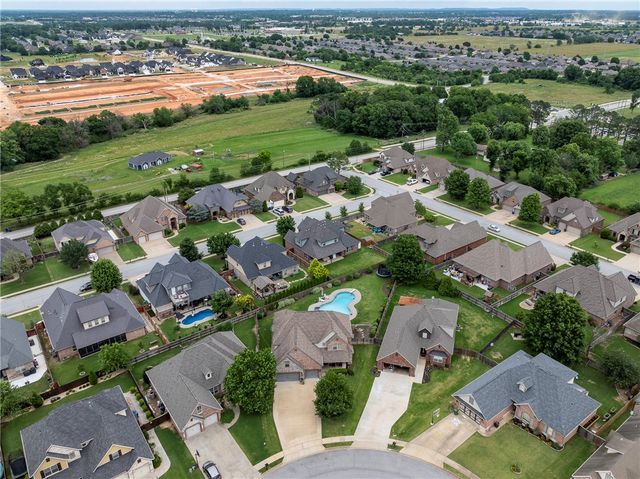 4201 Willowbend Drive, Rogers, AR 72758